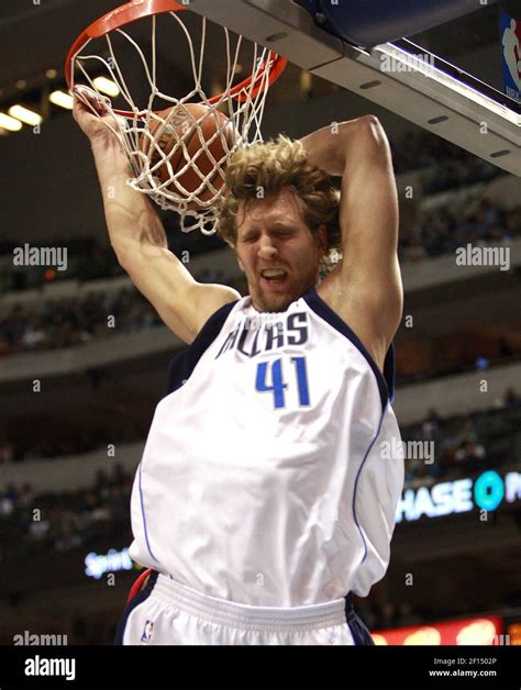 Dirk Nowitzki Dunk