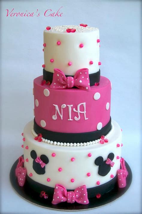 Minnie Cake - Decorated Cake by Veronica22 - CakesDecor