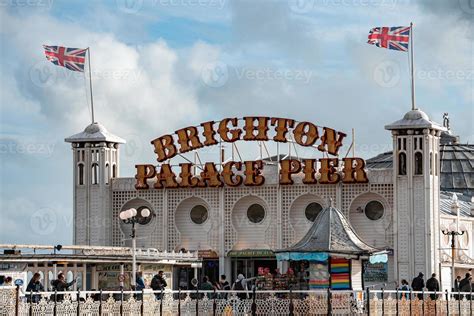 Brighton Palace Pier, with the seafront behind. 13433162 Stock Photo at ...