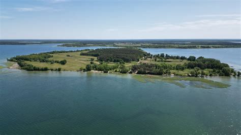 Szeroki Ostrów the biggest island on Śniardwy lake Największa wyspa