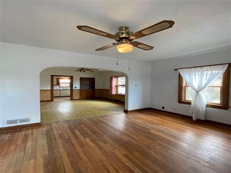 409 S 5th St Hot Springs SD 57747 See Est Value Schools More