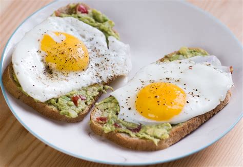 Tartines à l avocat et à l oeuf idee repas