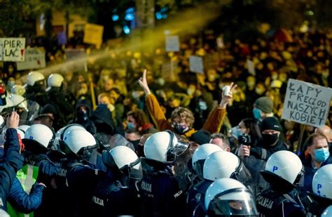 Policja Po Protestach W Warszawie Bardzo Spokojnie Ponad Os B