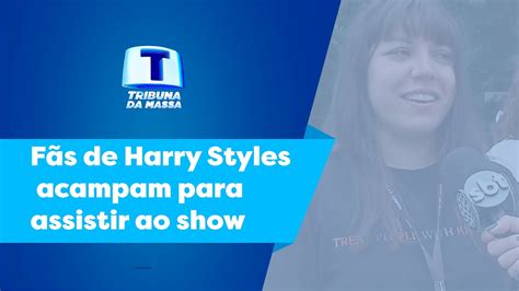 Fãs de Harry Styles acampam para assistir ao show Tribuna da massa