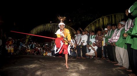 Mengenal Cakalele Ritual Tarian Kuno Untuk Buka Kampung Di Maluku