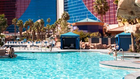 Rio Las Vegas Pools 🏊‍♀️ Hours, Amenities, and Everything to Know