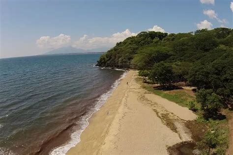 Tak Kalah Bagus Dengan Pasir Putih Pantai Tampora Situbondo Cocok Jadi