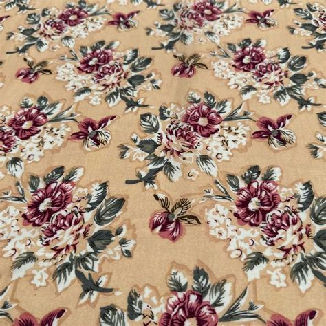 Tecido Cambraia de Algodão Estampado Floral Fundo Nude Luema Tecidos