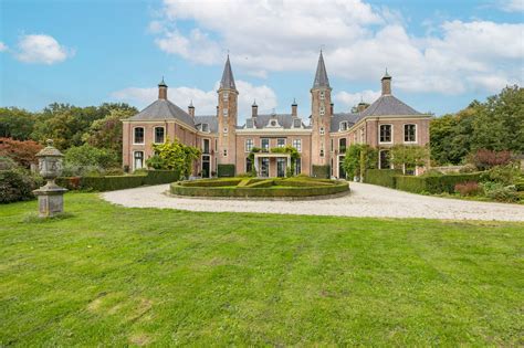 Dit Kasteel Staat Te Koop Op Funda Voor 675 000 Euro