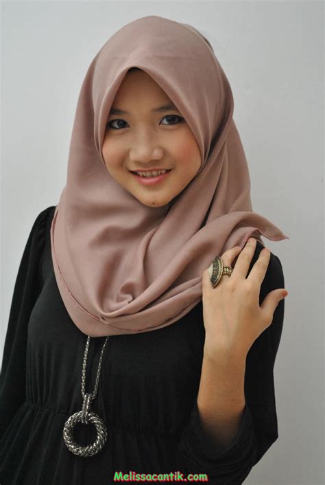 Collection Of Hot Berjilbab Jilbab Ketat Muda Berdada Super Montok