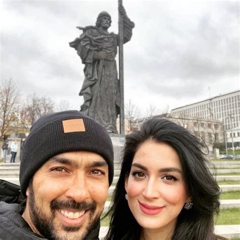 Aisam Ul Haq Qureshi Poses With Wife From Moscow Reviewit Pk