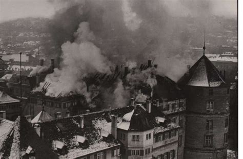 Stuttgart Album Vor 90 Jahren Steht Das Alte Schloss Tagelang In