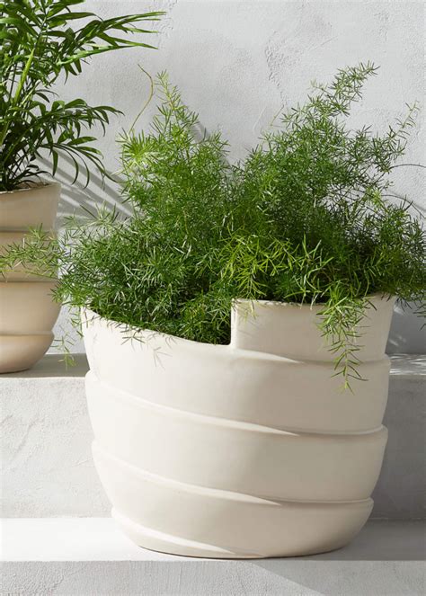 12 Gorgeous Modern Outdoor Pots and Planters to Spruce Up Your Outdoor ...