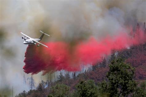 California tuyên bố tình trạng khẩn cấp với cháy rừng gần Yosemite