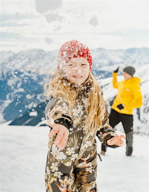 Schneeballschlacht Bei Der Kristallh Tte Presse Tirol