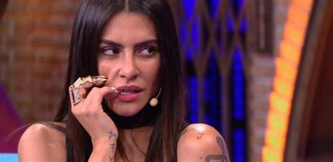 Cleo Pires relembra infância Colocava o Ken e a Barbie para transar