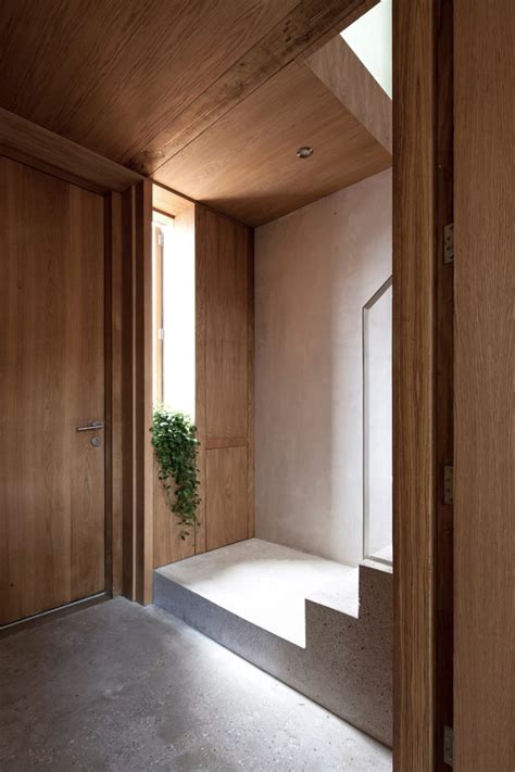 Cathie Curran Completes Hempcrete Walled Mews House In East London