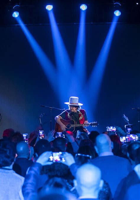 News Radioitalia Zucchero Anni Fa Usciva Il Suo Primo Album