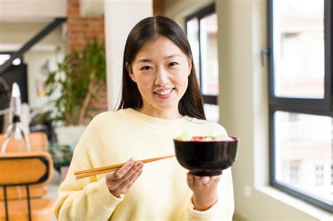 Premium Photo Asian Pretty Woman Eating A Ramen Noodles Bowl