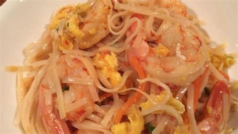 spicy shrimp pad thai