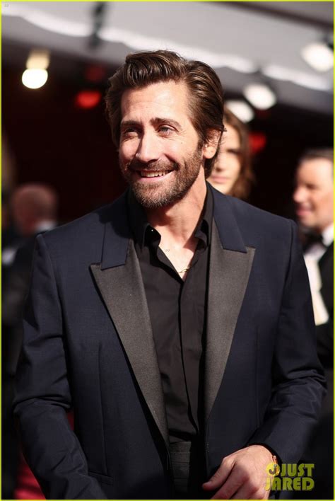 Photo: jake gyllenhaal supports maggie gyllenhaal at oscars 19 | Photo ...