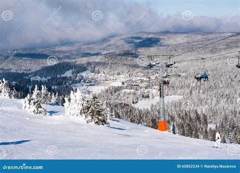 Estância De Esqui Kopaonik Sérvia Povos No Elevador De Esqui