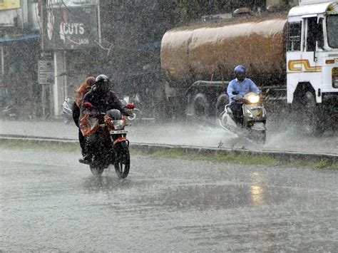 India Heavy Rain Lashes Parts Of Uttar Pradesh And Tamil Nadu Imd