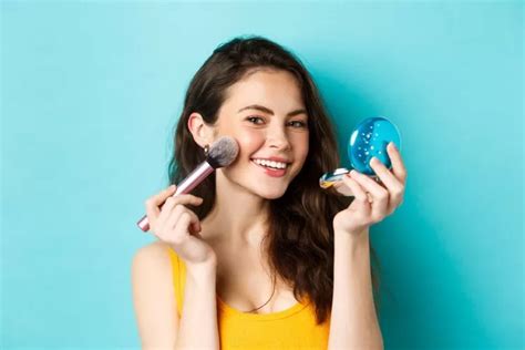 Tips Menggunakan Bedak Padat Wardah Agar Tampilan Wajah Lebih Flawless