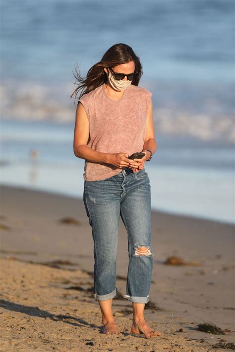 Jennifer Garner Out Walking On The Beach In Malbiu 08062020 Hawtcelebs