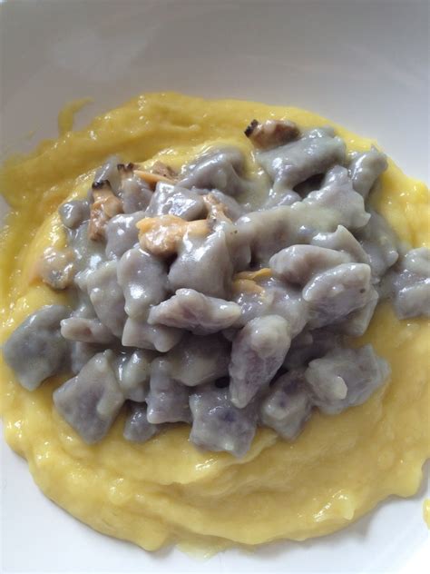 Kitchenz Gnocchetti Di Patate Viola Con Vongole Su Crema Di Porri E Patate