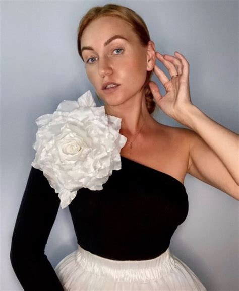 Брошь роза Кэрри белая в интернет-магазине на Ярмарке Мастеров | Брошь ...