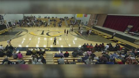 Michigan high schooler hits full-court buzzer beater shot | wzzm13.com