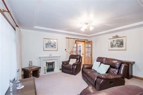 6 Dean Park Gowkhall KY12 9PA 3 Bed Detached Bungalow 290 000