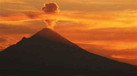 Volcán Popocatépetl arroja material incandescente esta mañana Uno TV