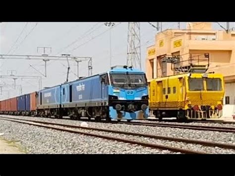 Powerful Electric Locomotive Wag With Stack Container Trains