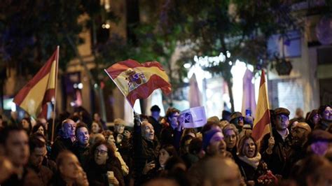 Miles De Espa Oles Protestan En Madrid Acusando A Pedro S Nchez De