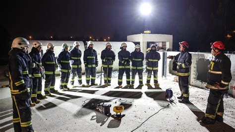 Depremde Hayat Kurtaran Antalyal Itfaiyeciler Enkaz Sim Lasyonunda