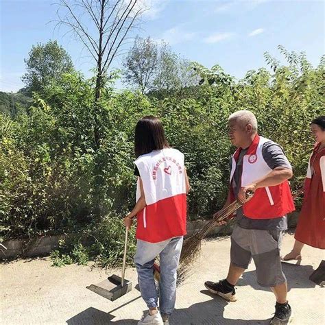 太平营街道：“红马甲”携手共护绿家园社区