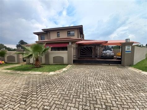 Bedroom Townhouse For Sale In Vanderbijlpark Sw P