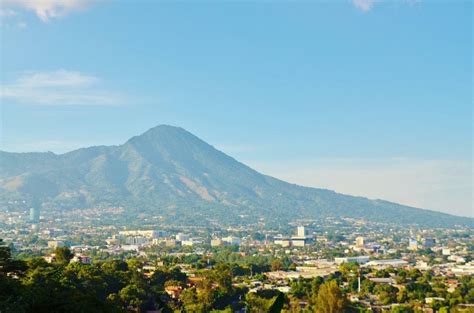 Hay posibilidad de una explosión del volcán de San Salvador El MARN