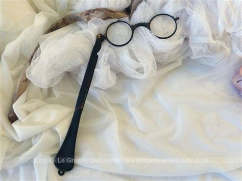 Vendu Ancien Long Face Main Lunettes De Th Tre Le Grenier De Lisette