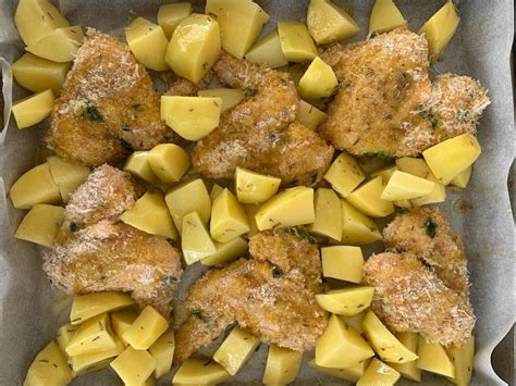 Ali Di Pollo Al Forno Croccanti Con Contorno Di Patate