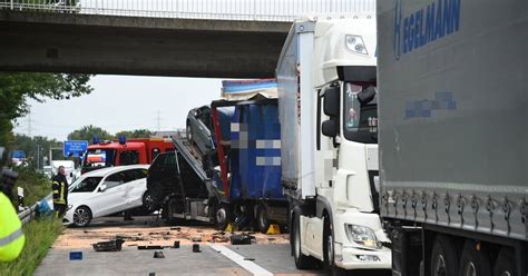 Zwischen Weinheim Und Hemsbach Vollsperrung Nach Schwerem Unfall Auf