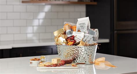 Gourmet Gift Baskets | Snacks, Cheeses & Olive Oils | Buy from Omaha Steaks