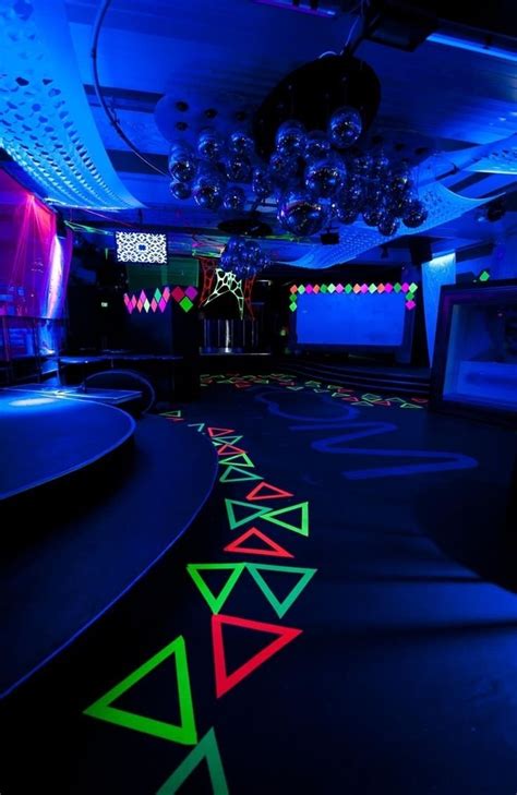 10 Stylish Glow In The Dark Room Ideas 2024