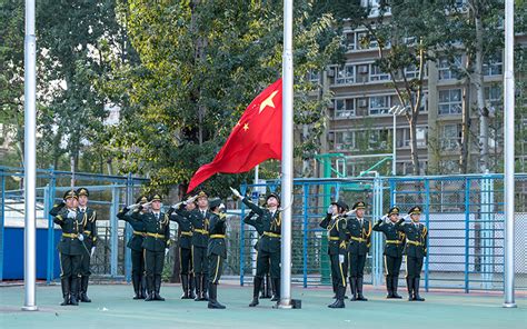 全国多所高校举行国庆升旗仪式 庆祝新中国成立72周年【4】 教育 人民网