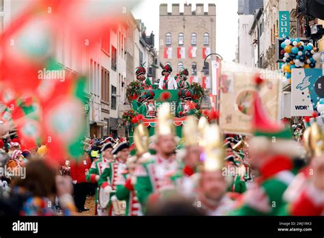 Der K Lner Rosenmontagszug Unter Dem Motto Wat E Theater Wat E