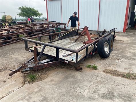 Trailer Heugatter Auction Bowie Texas