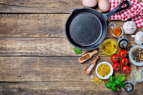 Légumes Frais Et Ingrédients Pour Faire Cuire Autour De La Planche à