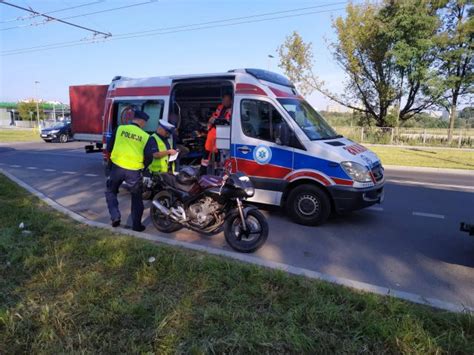 Zderzenie Motocykla Z Busem Jedna Osoba Trafi A Do Szpitala Zdj Cia